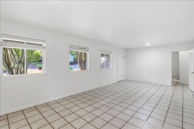Building Photo - 1632 Winchester St