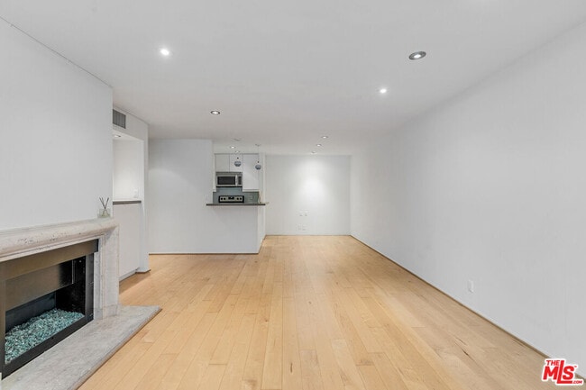 Building Photo - 8535 W Knl Dr