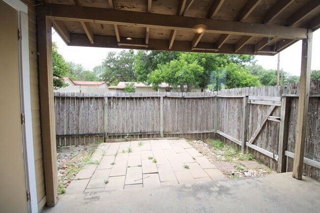 Building Photo - 961 Schertz Pkwy