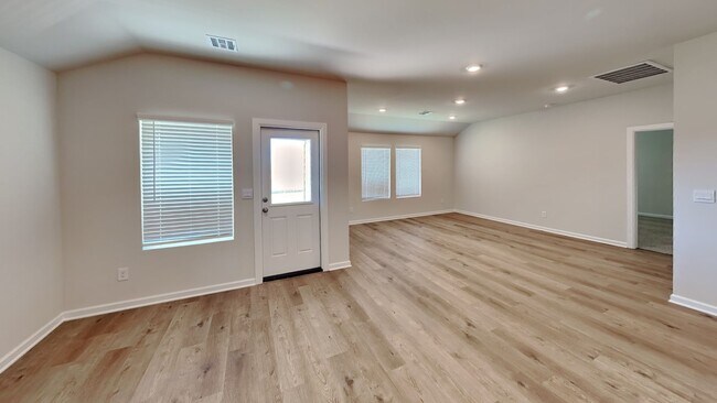 Building Photo - A Very Stunning and Spacious 4 Bedroom 2 Bath Home in Putnam City Schools