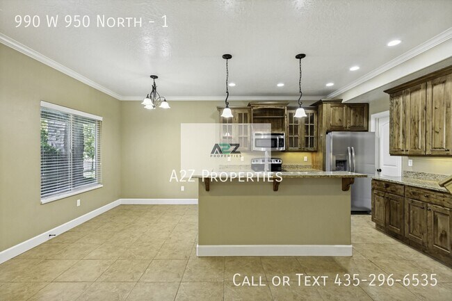 Building Photo - 990 W 950 N