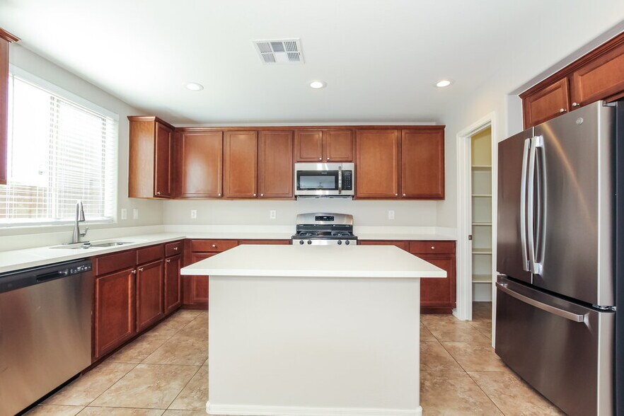 Building Photo - 12035 W Leather Ln