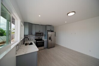 Building Photo - 94-1061-1061 Lumi St