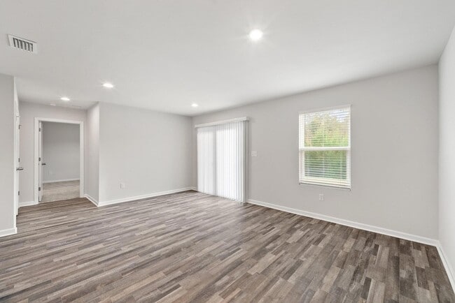 Building Photo - 664 Whispering Creek Ave