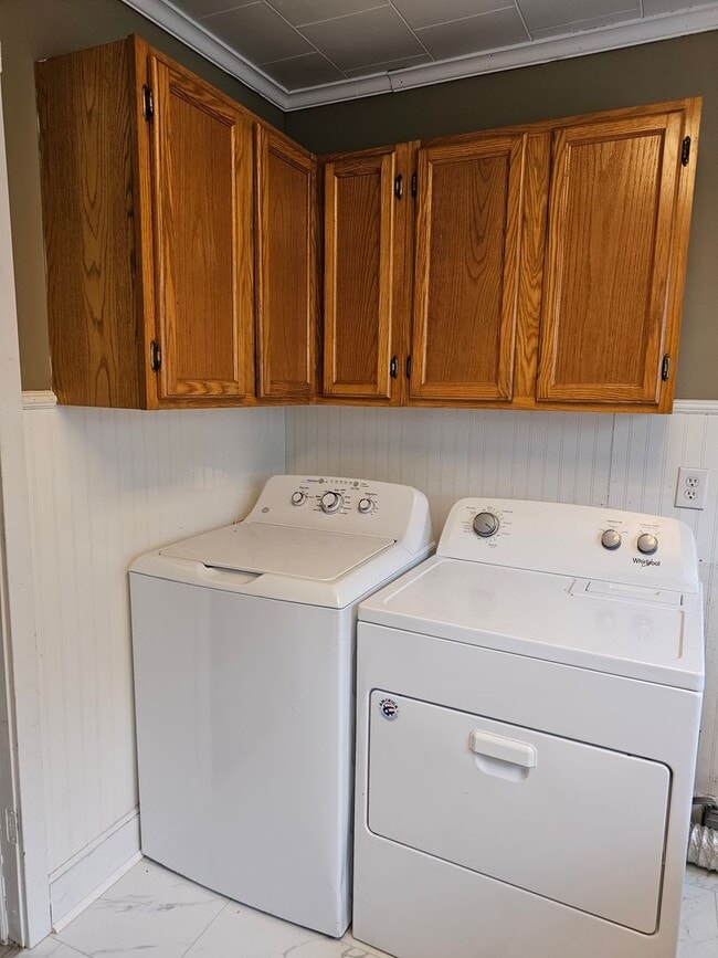 Building Photo - Charming 2 Bedroom Apartment located Minutes Outside of Downtown Sanford