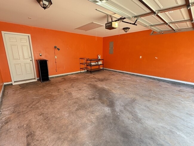 Building Photo - 112 Rose Ln