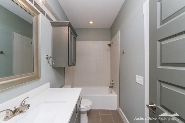 Building Photo - Pre-Leasing Modern Style Home Minutes from Campus and Downtown Fayetteville