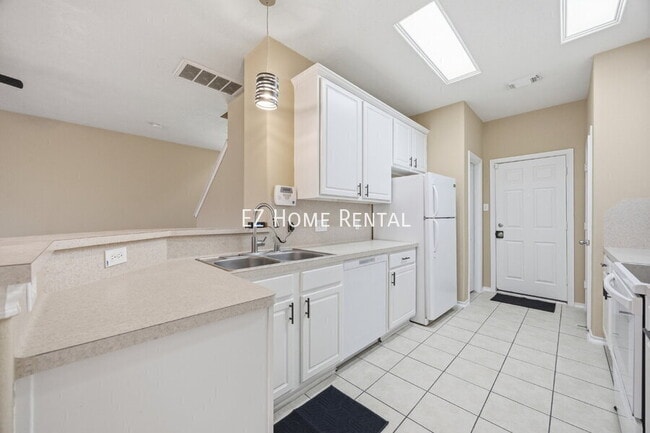 Building Photo - 8813 Elm Drake Ln