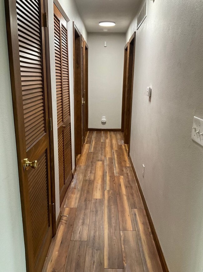 Building Photo - 33 Estates View Dr