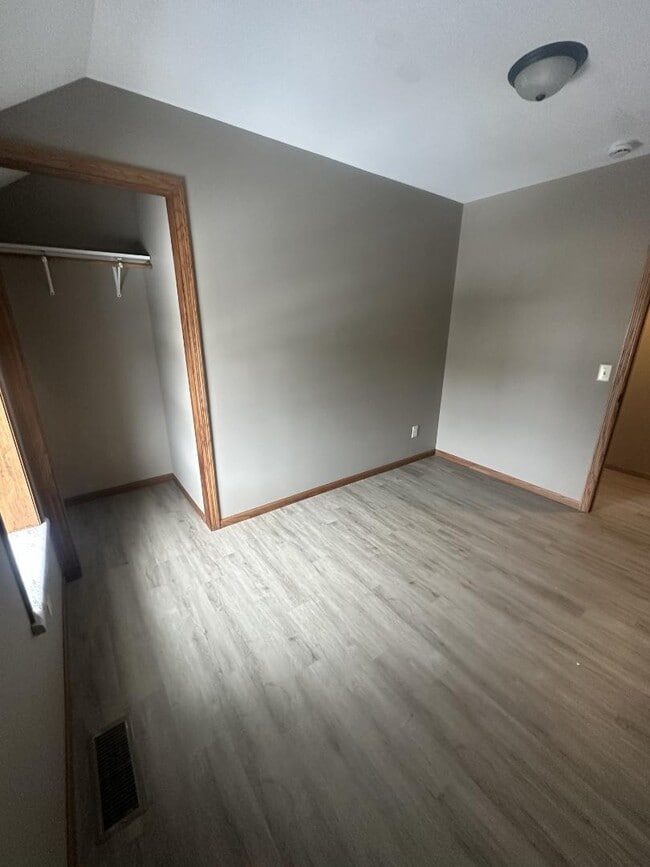 Building Photo - 118 N Wisconsin St