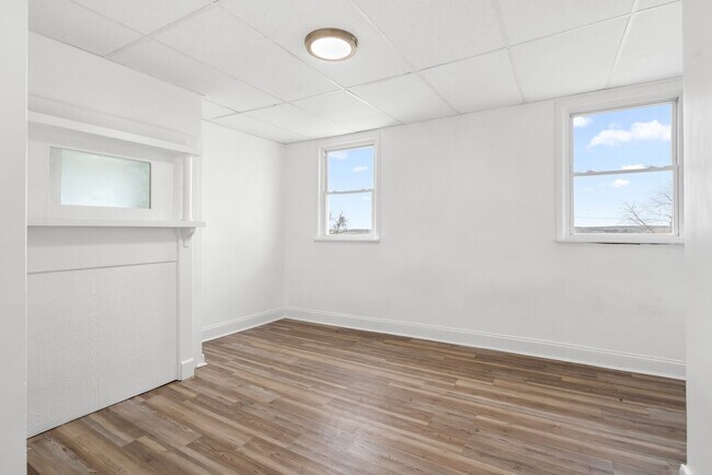 Building Photo - Stunning 3 bedroom home in Penn Hills available now!