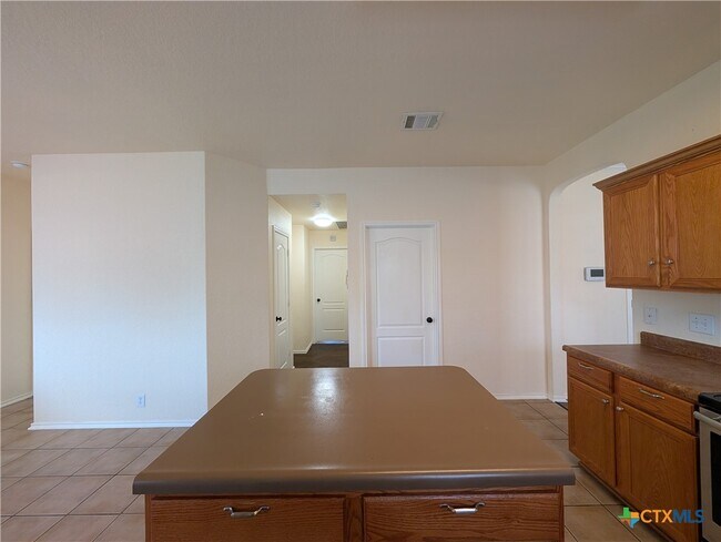 Building Photo - 268 Goliad Dr