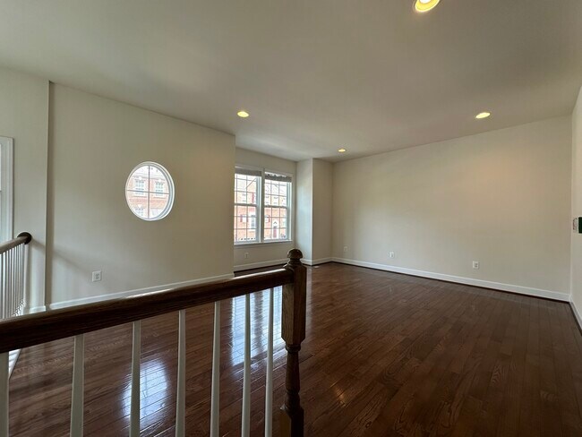 Primary Photo - 20284 Center Brook Square