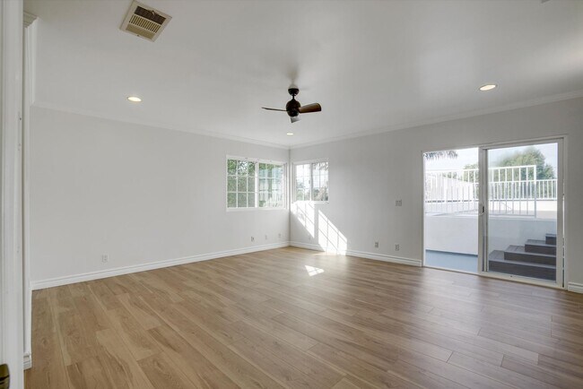 Building Photo - Get This House Now