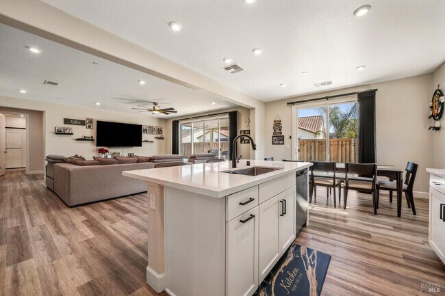 Building Photo - 1245 Pacific Pl