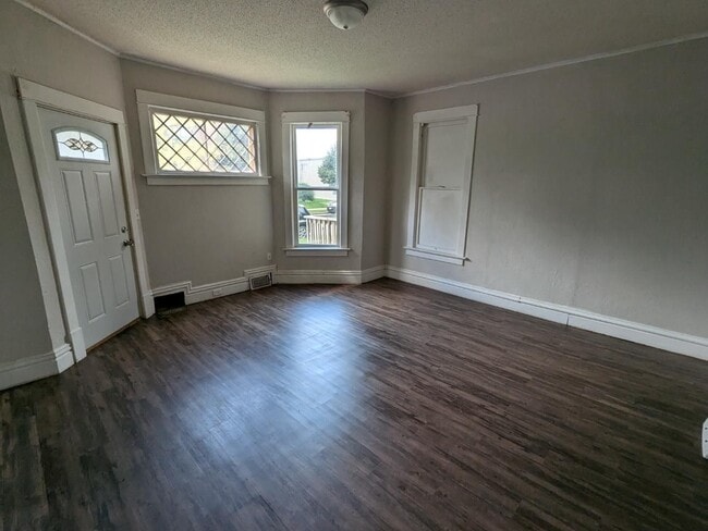 Building Photo - Ward 42 - 7th Ave Duplex