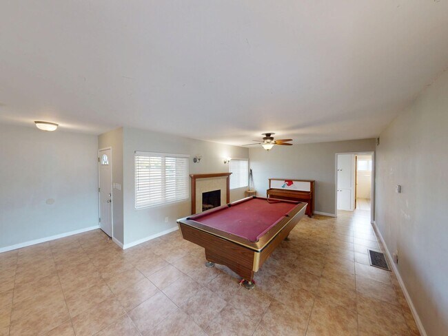 Building Photo - 5375 E Falls View Dr