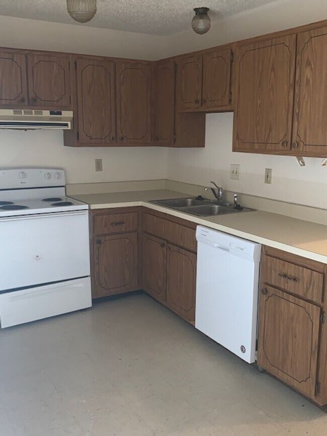 Building Photo - 2 Bedroom Townhouse in Arnold