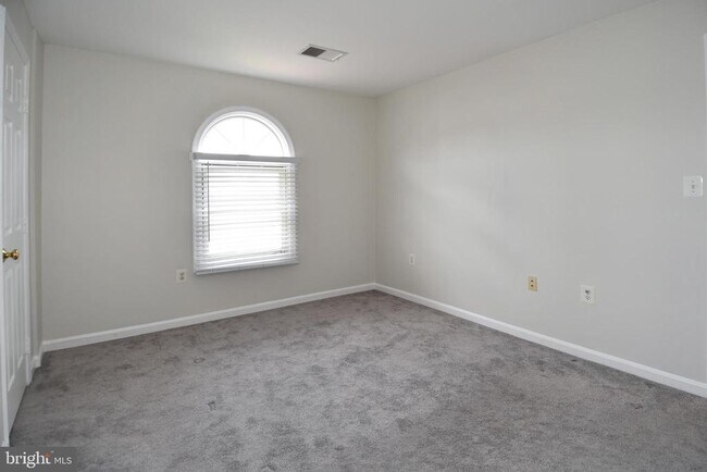 Building Photo - 114 Westwick Ct