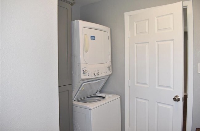 Building Photo - 110 N Bell St