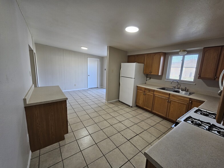 Big laundry room off the dining area - 2805 Emerald Dr