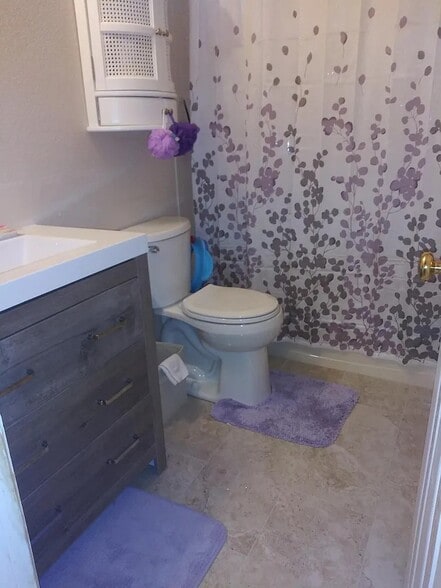 Building Photo - 557 Stellars Jay Dr