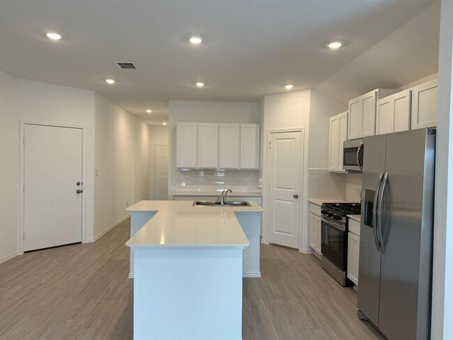 Building Photo - 125 Sormonne Lp