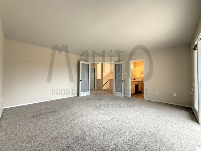 Building Photo - Beautiful Carnahan Crest Townhome