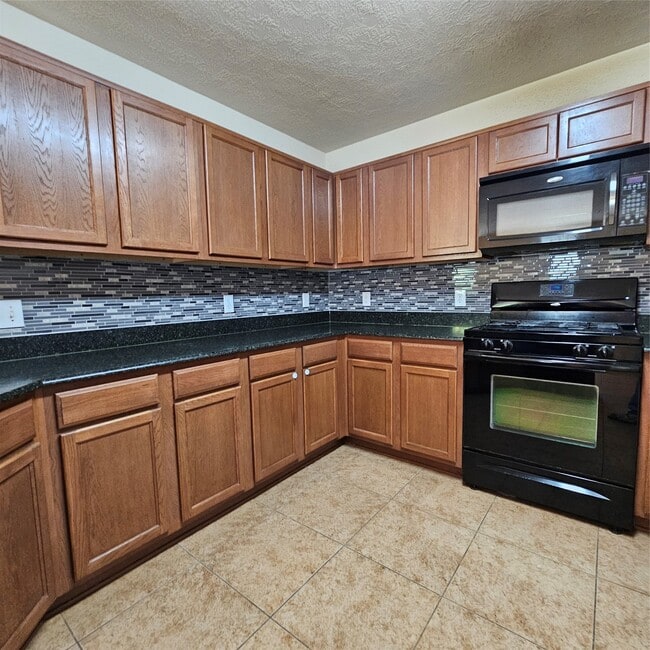 Building Photo - 11727 Madison Oak St