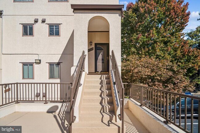 Building Photo - 8934 Battery Pl