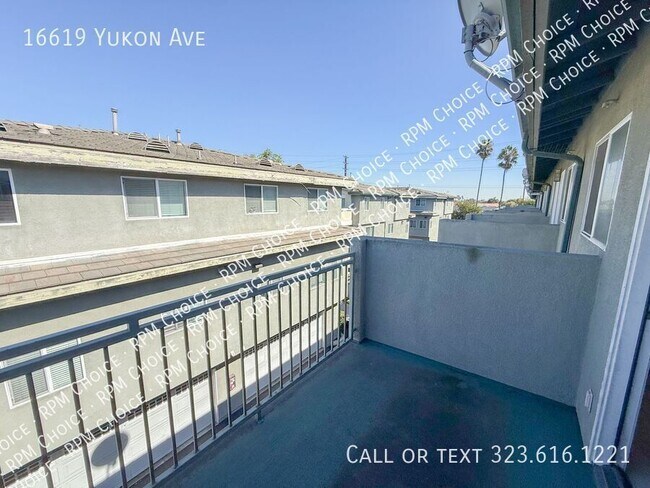 Building Photo - 16619 Yukon Ave