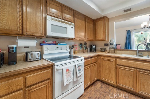 Building Photo - 1405 Pinon Pl