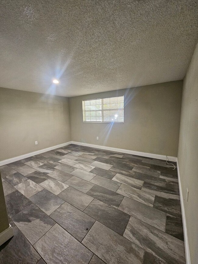 Building Photo - Charming 2-Bedroom, 1-Bathroom Duplex in C...