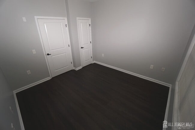 Building Photo - 475 Avenel St