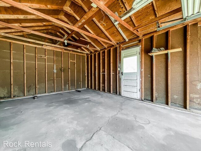 Building Photo - 2 br, 1 bath House - 109 N Speare St