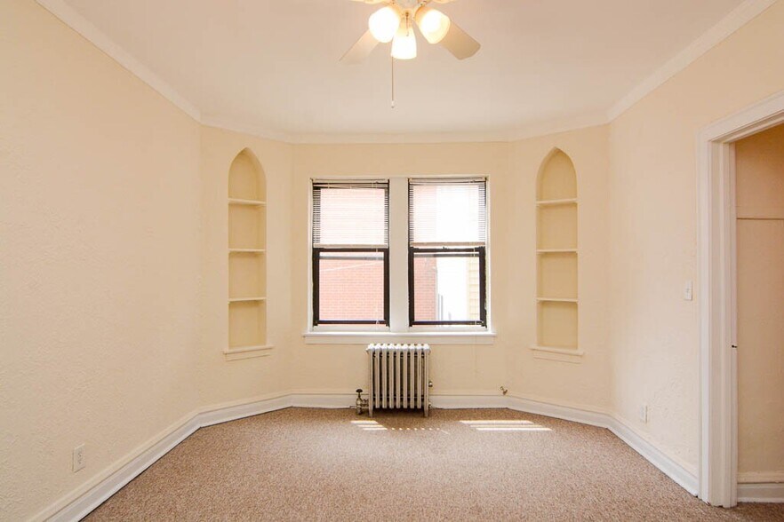 Building Photo - 4842 N Damen Ave