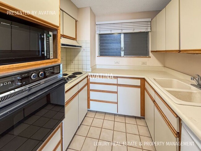 Building Photo - 469 Ena Rd