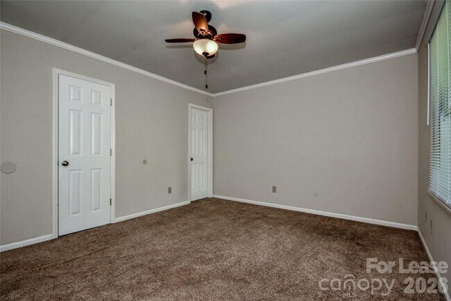 Building Photo - 7730 Deer Track Dr