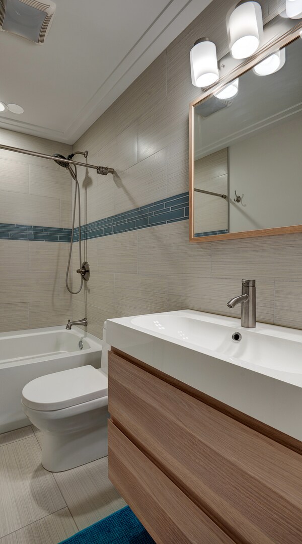 Building Photo - 3825 Brett Ln