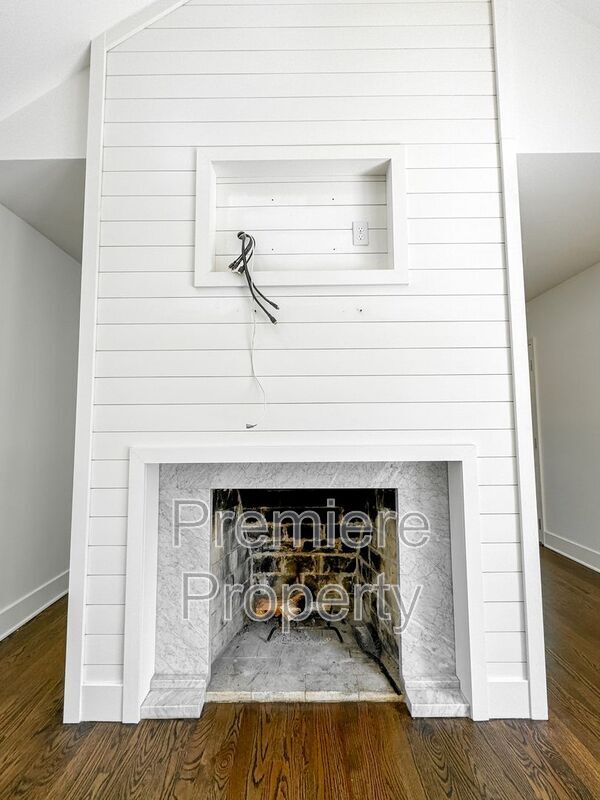 Building Photo - 7301 Mercier St