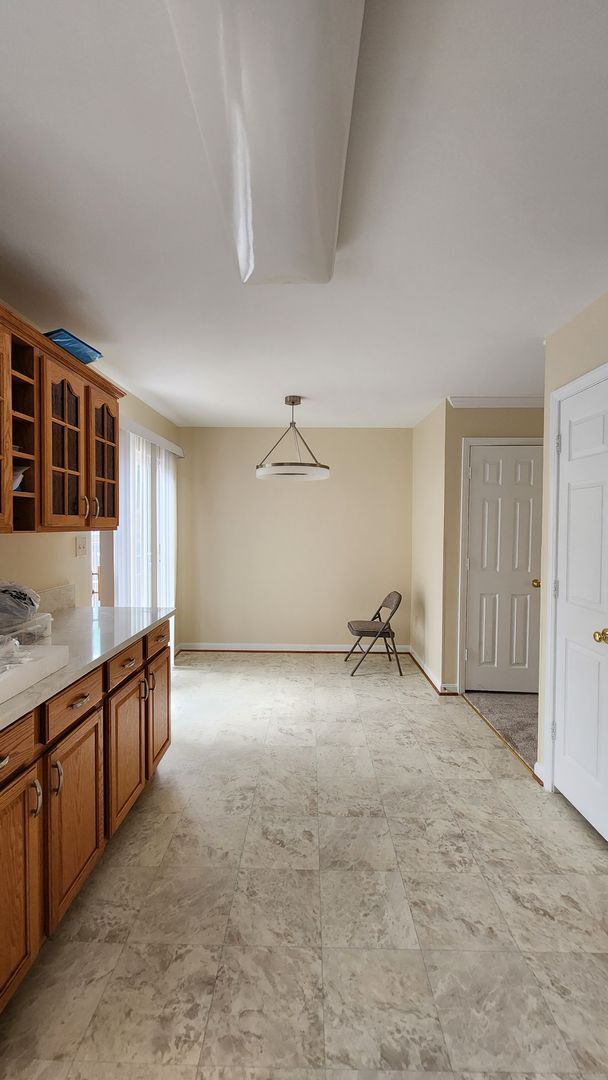 Building Photo - Kingstowne Townhome with Deck and Fenced Yard