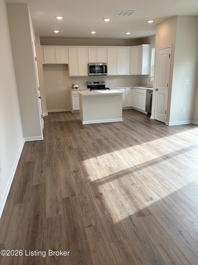 Building Photo - 2013 Lyndon Green Cir