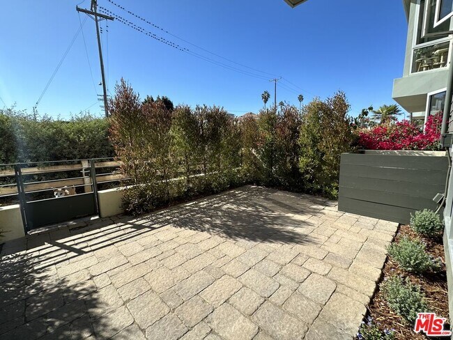 Building Photo - 310 Washington Blvd