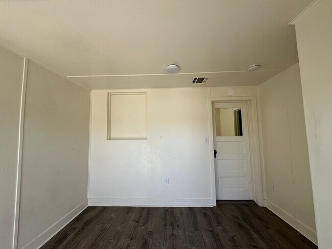 Building Photo - 1434