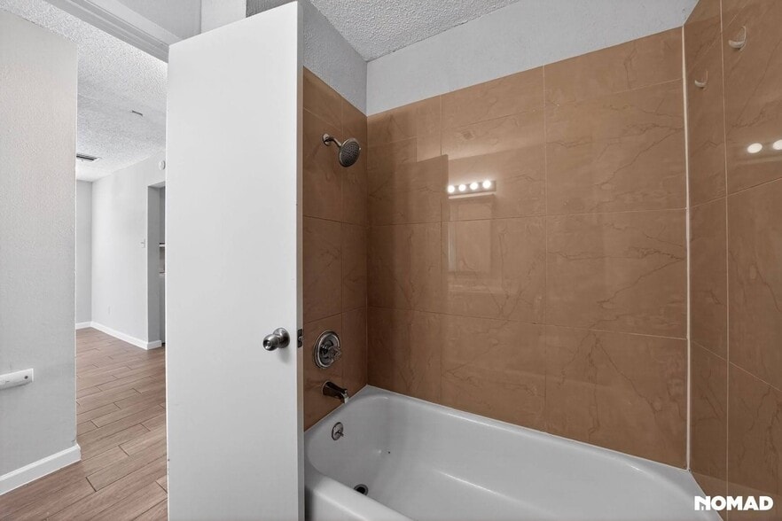 Building Photo - 1600 W Braker Ln