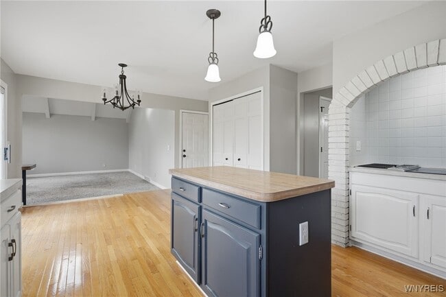 Building Photo - 8221 Clarence Ln N