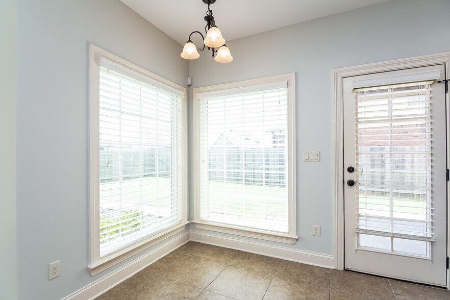 Building Photo - 4675 W Petite Loop