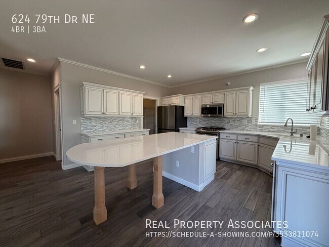 Building Photo - 624 79th Dr NE
