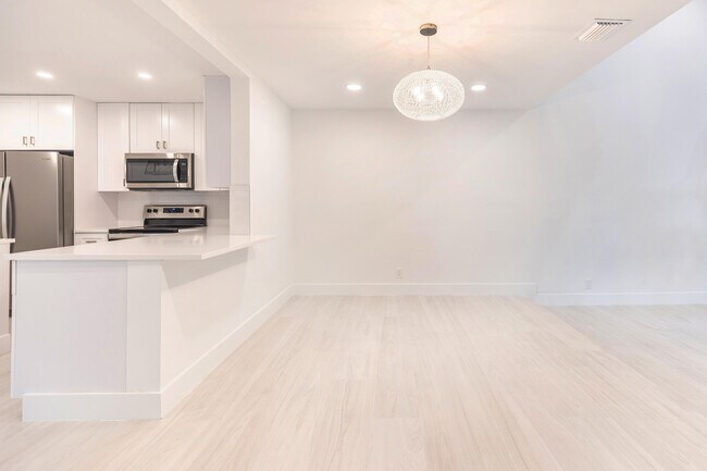 Building Photo - 7860 Stanway Pl