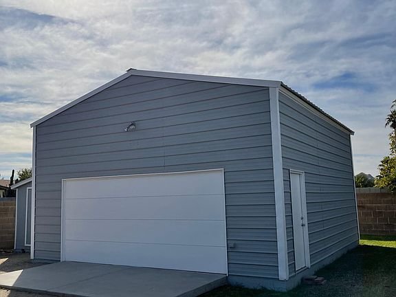 Building Photo - 3443 E Poinsettia Dr